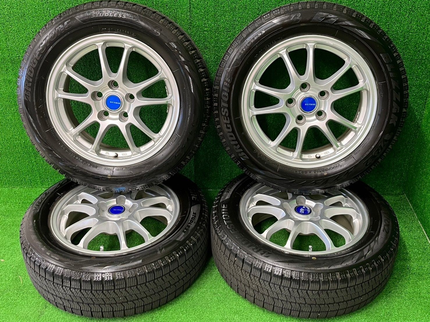 01220】ヴォクシー ZWR80W 社外スタッドレス 205/60/R16 - メルカリShops