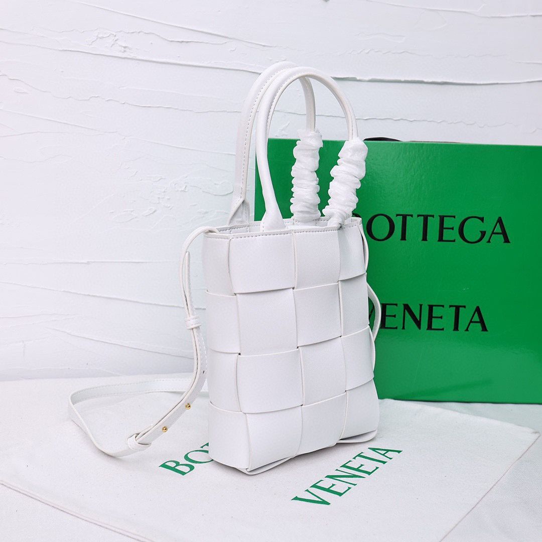 Bottega Veneta ポッテガヴェネタ ミニ カセット トートバッグ レディース