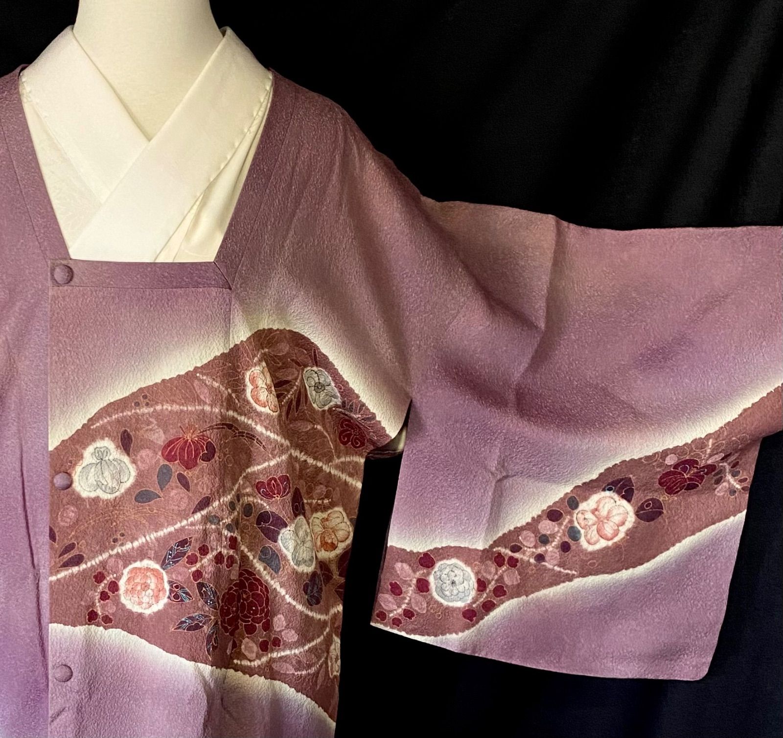 薄紫の花模様の道行〉SALE 絵羽 暈し染め しぼ 未使用に近い美品 裄  