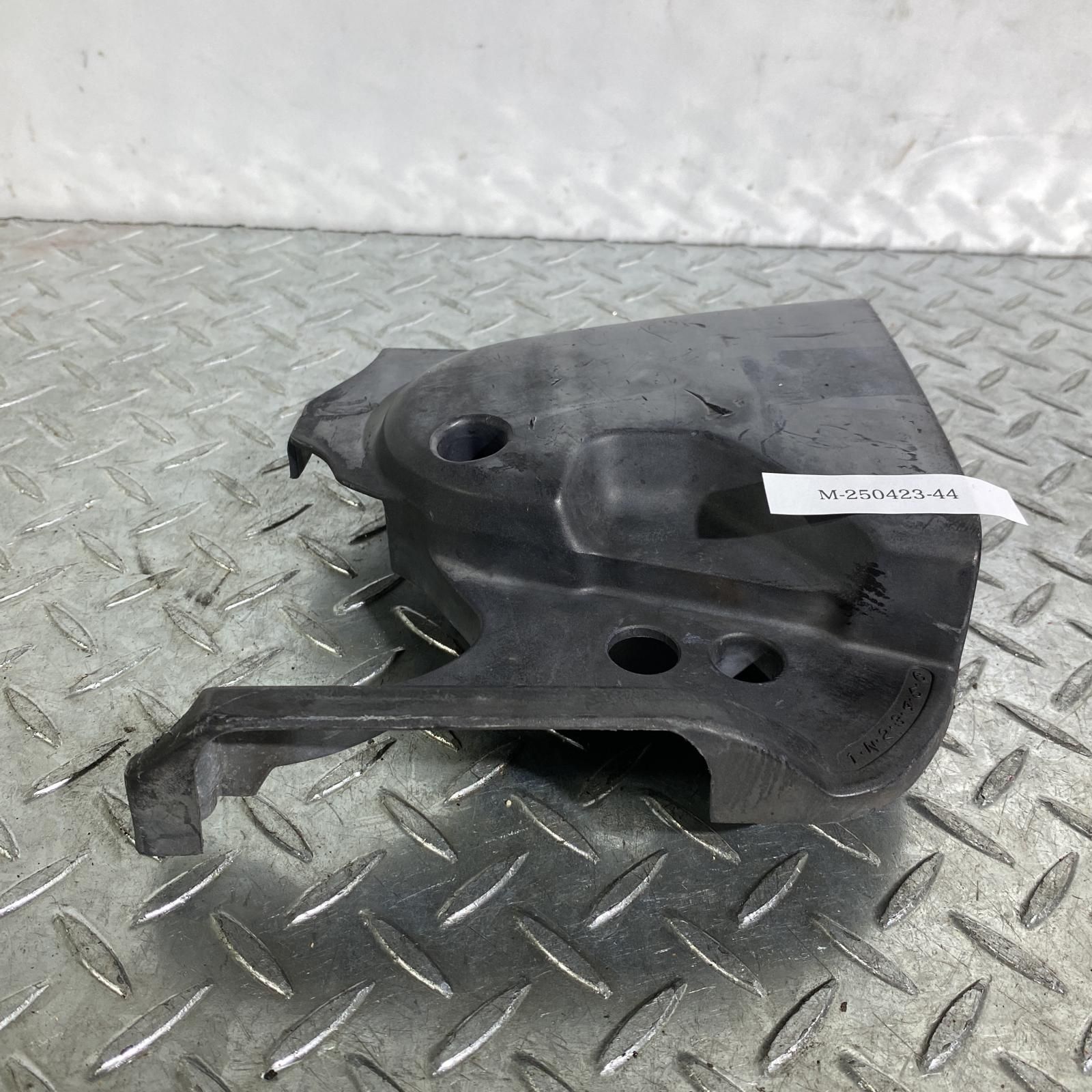CB400SF スプロケットカバー
