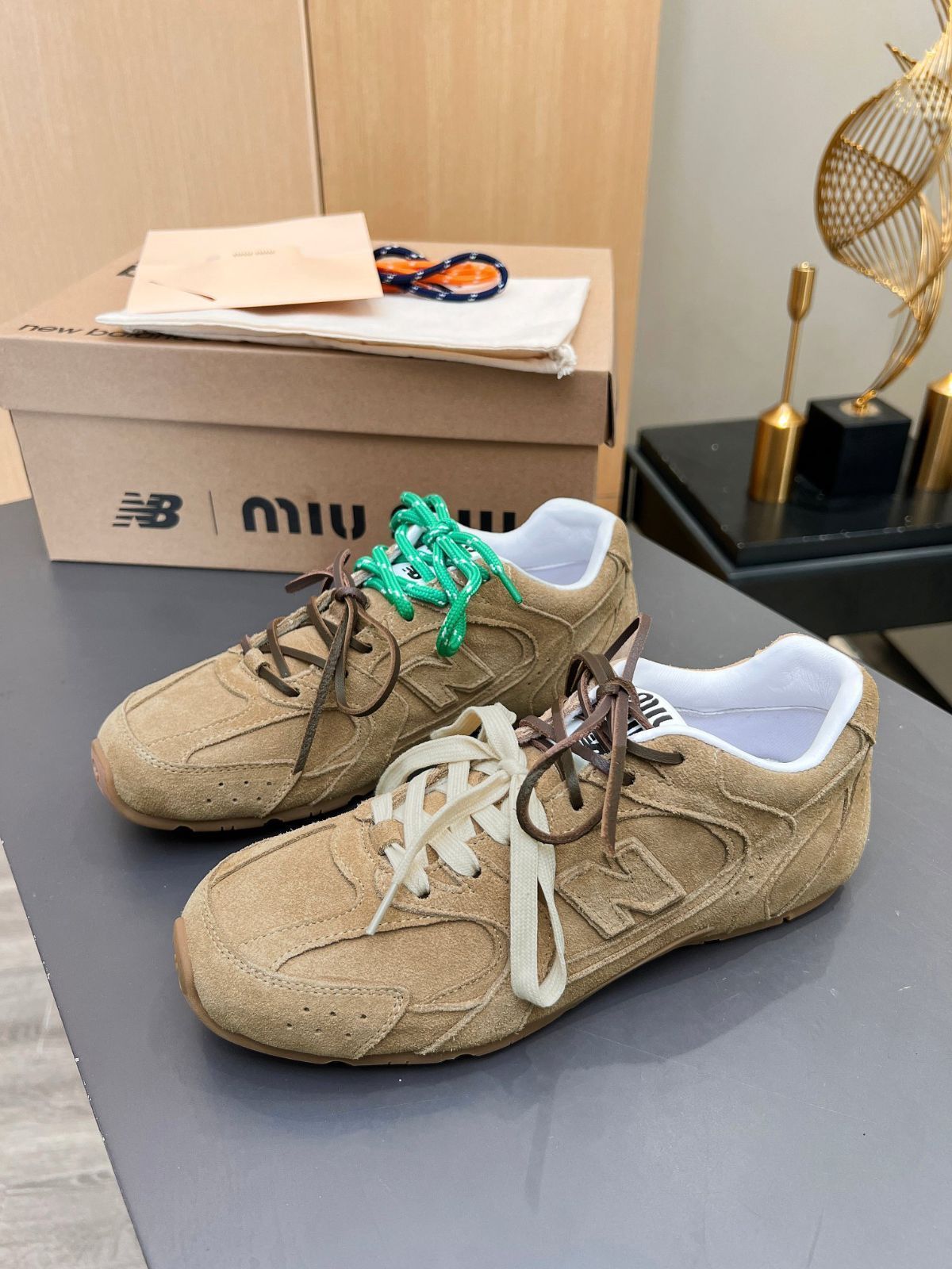 新品 MiuMiu x New Balance NB530 スニーカー