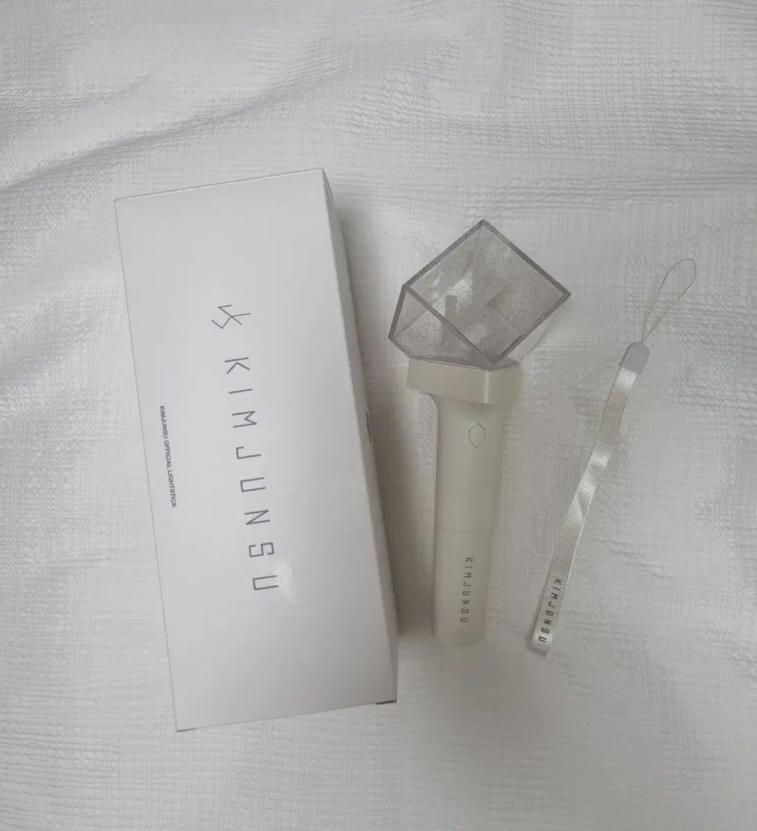 キムジュンス　ペンライト Amazon.co.jp: KIM JUNSU - OFFICIAL LIGHT STICK ジュンス 公式