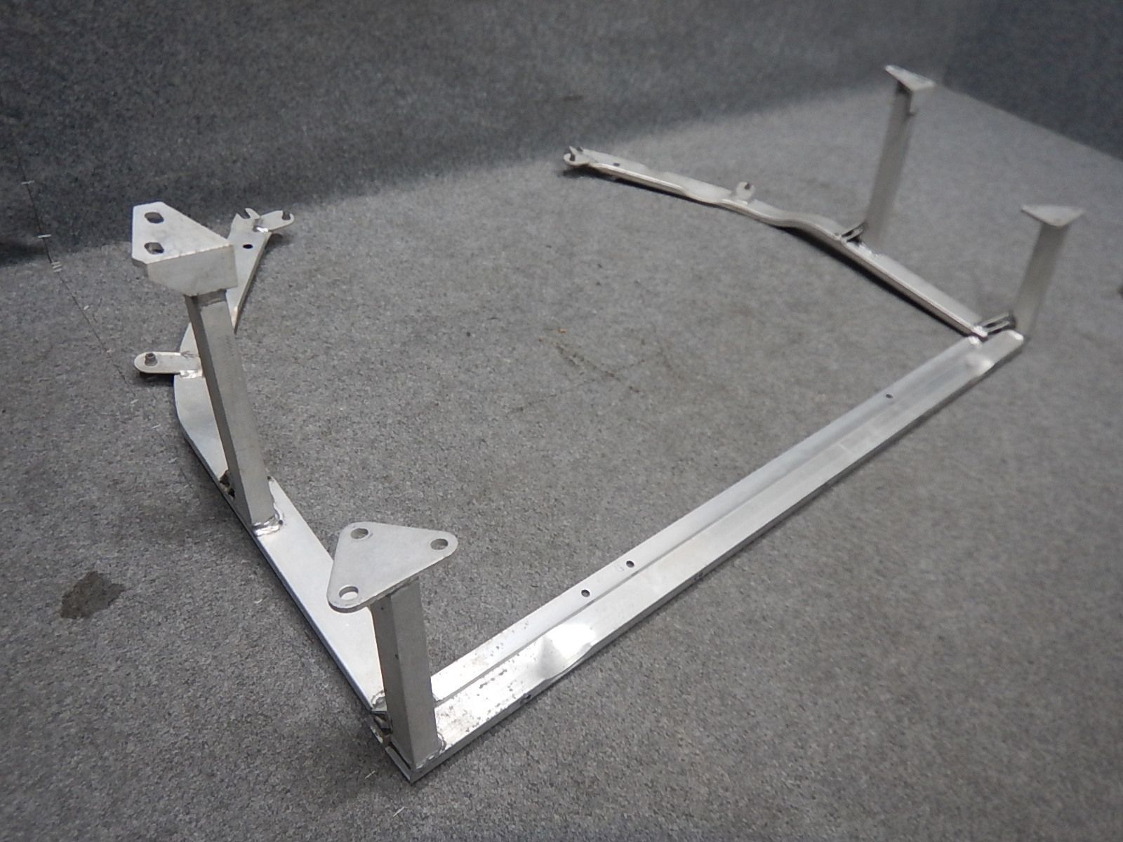 アウディ TT 8J 3.2クワトロ エンジンサポートサブフレーム サスペンションクロスメンバー サブフレームフロントエンジンクレードルサスペンションマウントホルダー 8J8 802 017E 101917