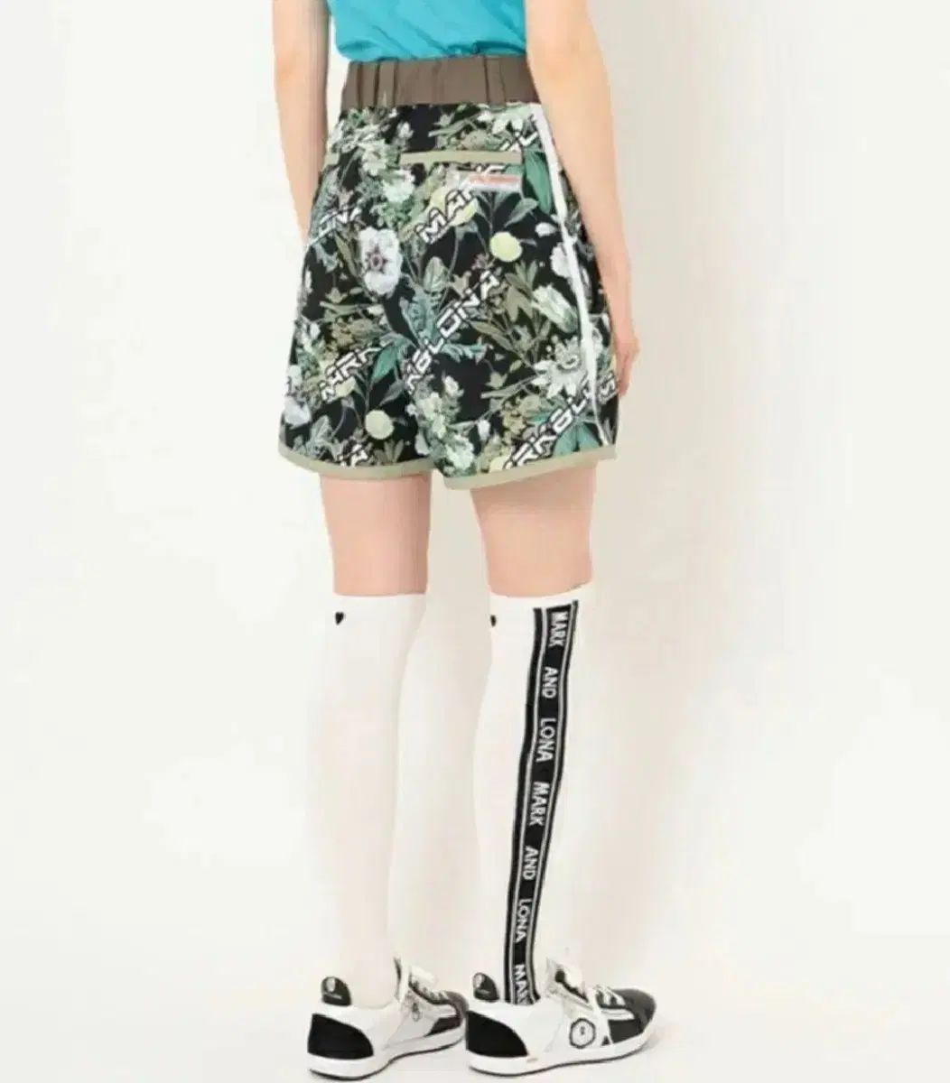 MARK & LONA(マークアンドロナ) 植物の ショーツ (新品) - メルカリ