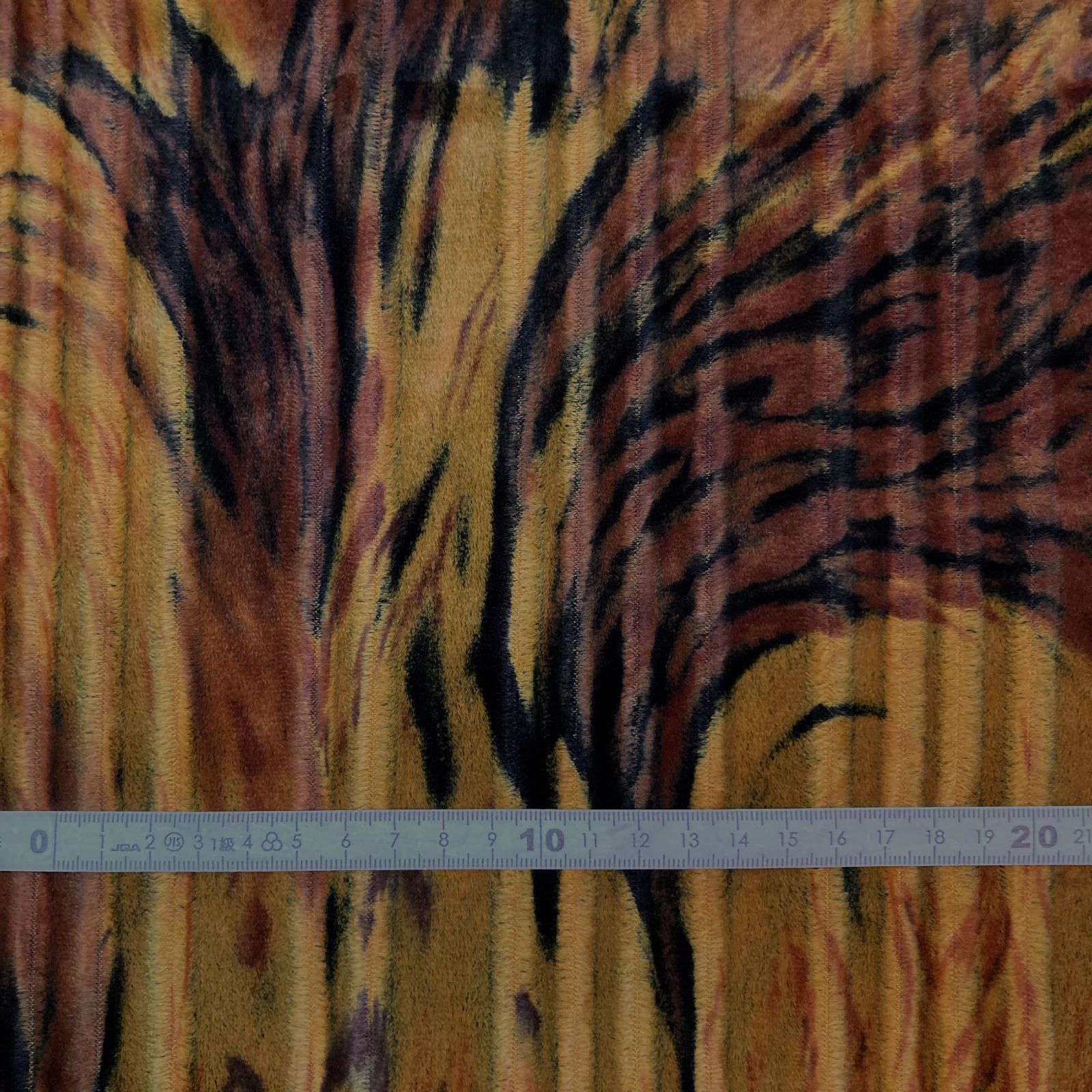 メーカー生産終了品【#1739】ストライプ柄カットベルベット生地  