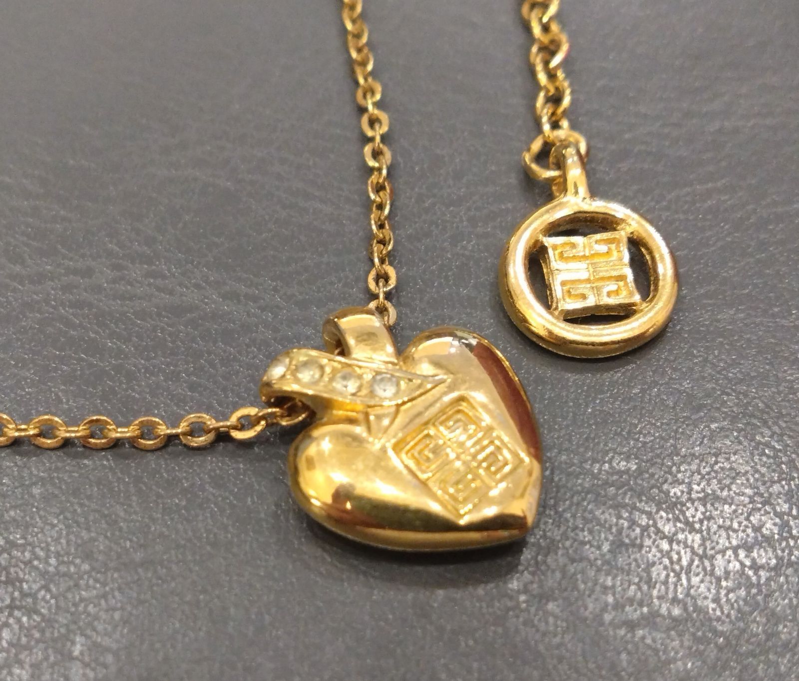 939 GIVENCHY ジバンシィ ハート ストーン ネックレス ゴールド - メルカリ