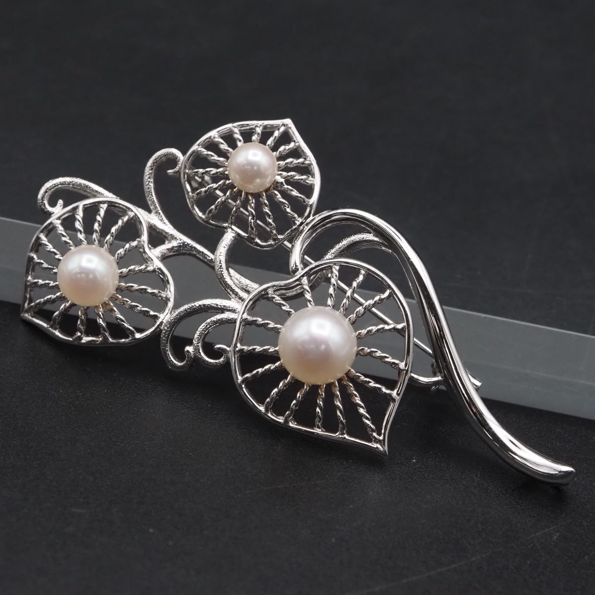 ブローチ リーフ