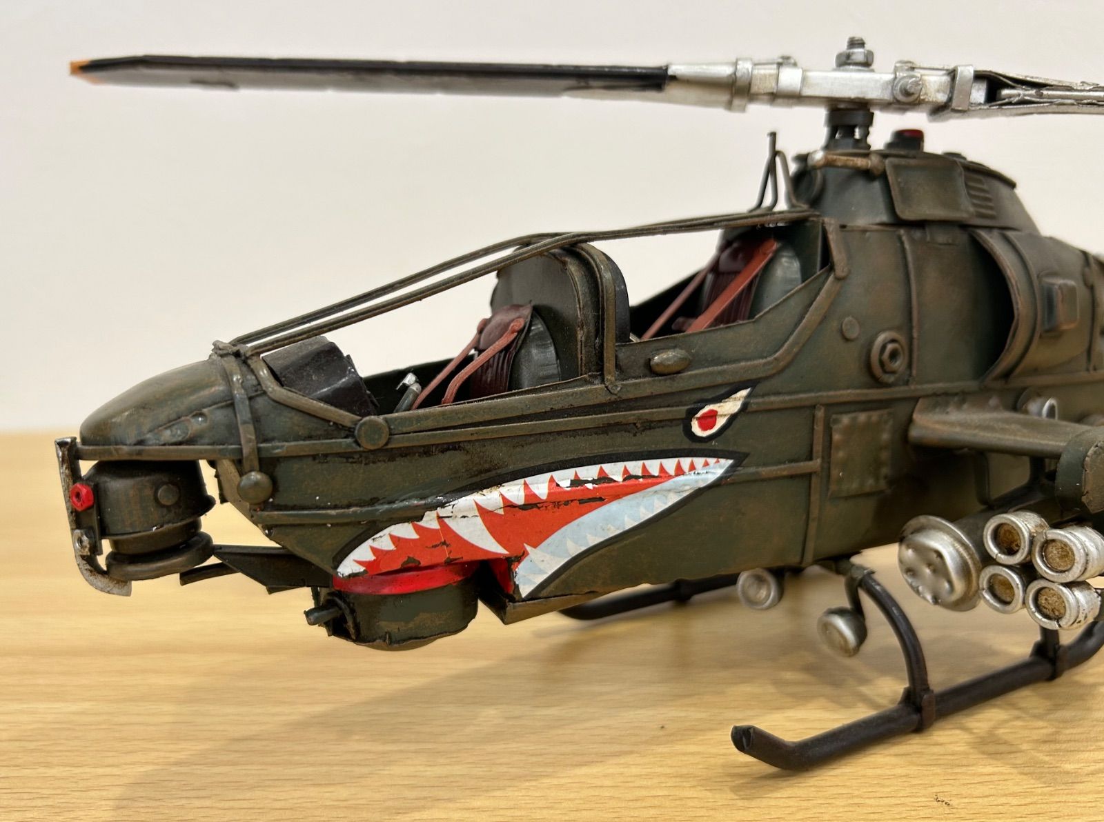 AH-1 コブラ ブリキ製ヘリコプター アメリカン
