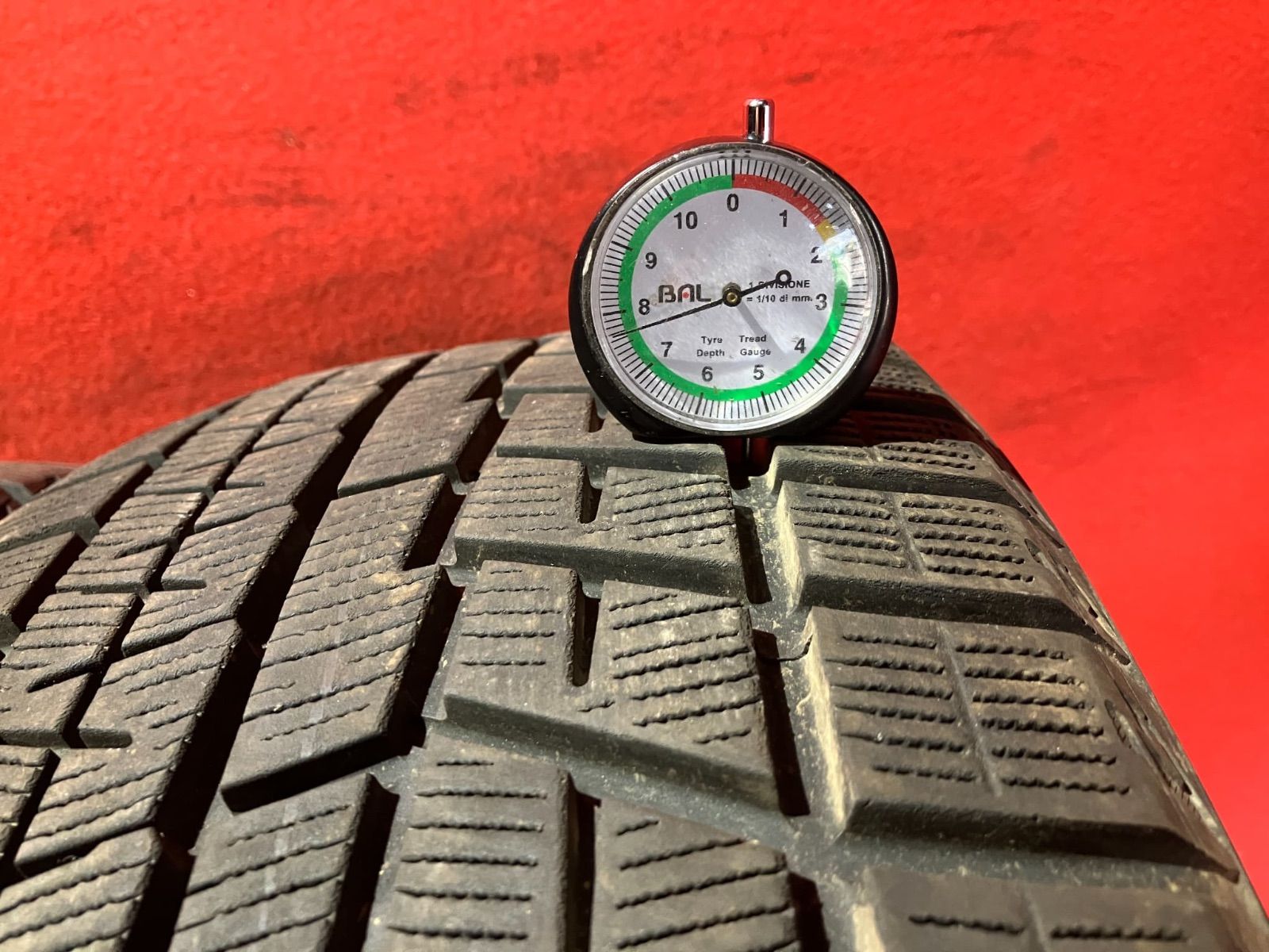 スタッドレスタイヤ 225 50R18 YOKOHAMA iG60 4本SET