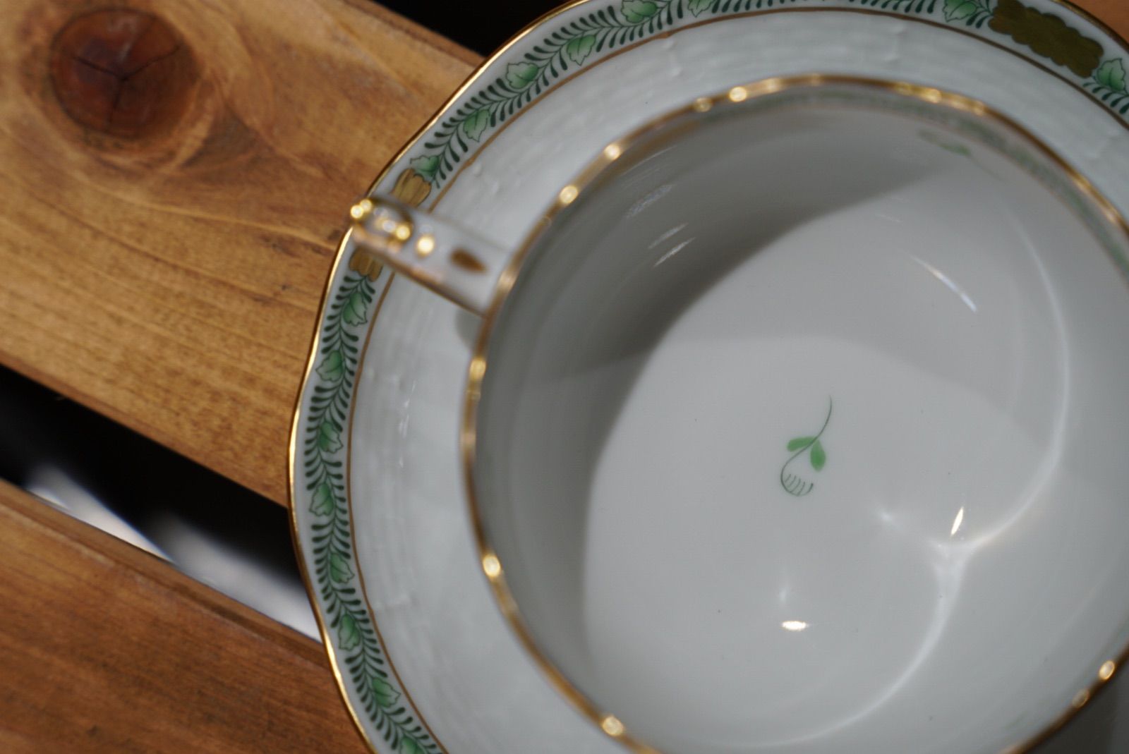 ヘレンド アポニー・グリーン｜金彩が美しい高級カップ＆ソーサー