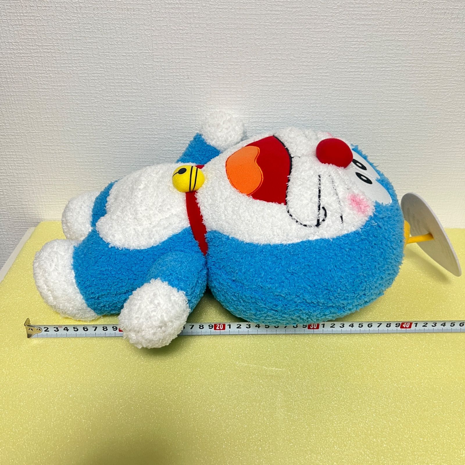 ドラえもん タケコプターで飛んでるBIGぬいぐるみ - メルカリ