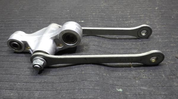 スズキ グース 350 NK42A リアサスペンションリンク S124-68