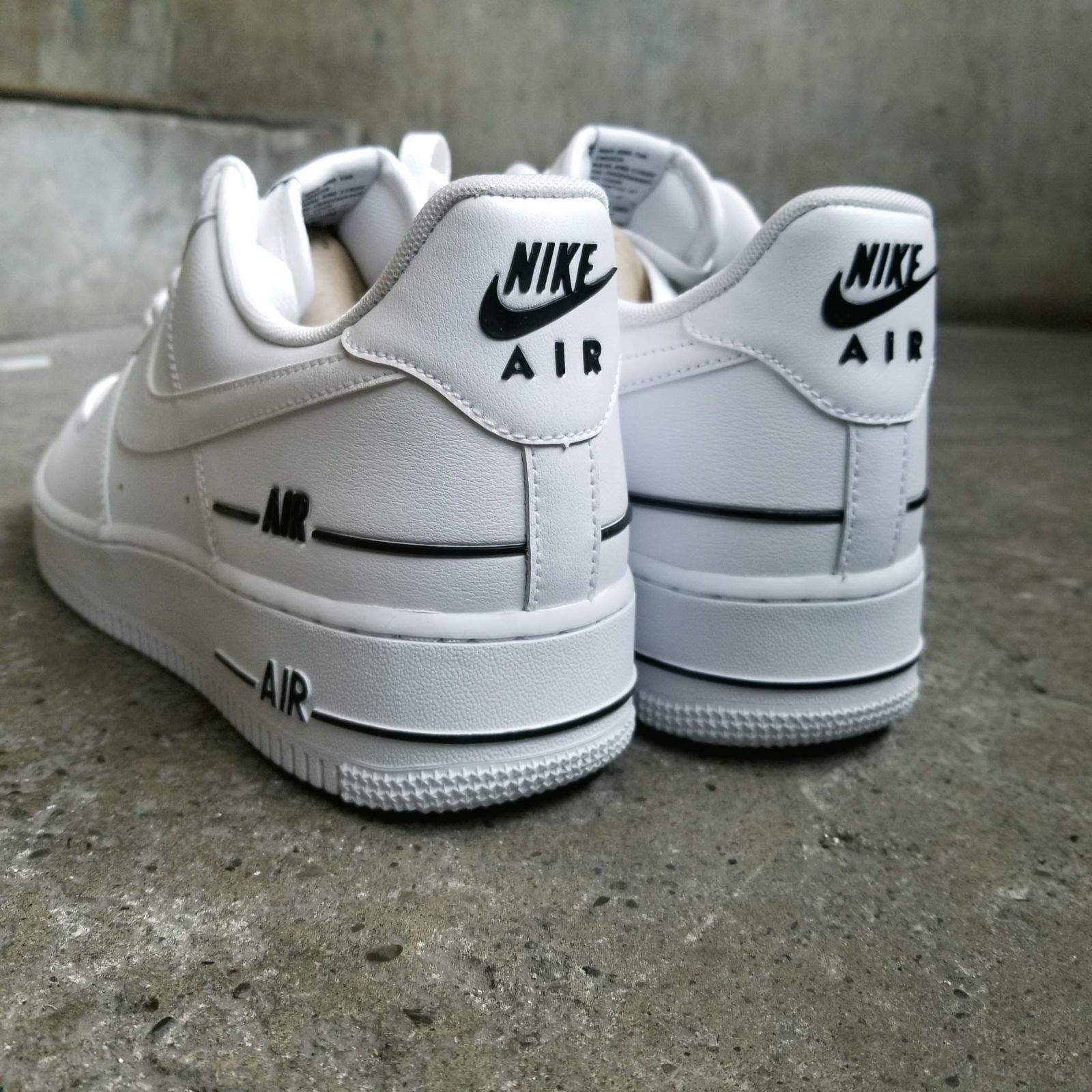 NIKE AIR FORCE 1 