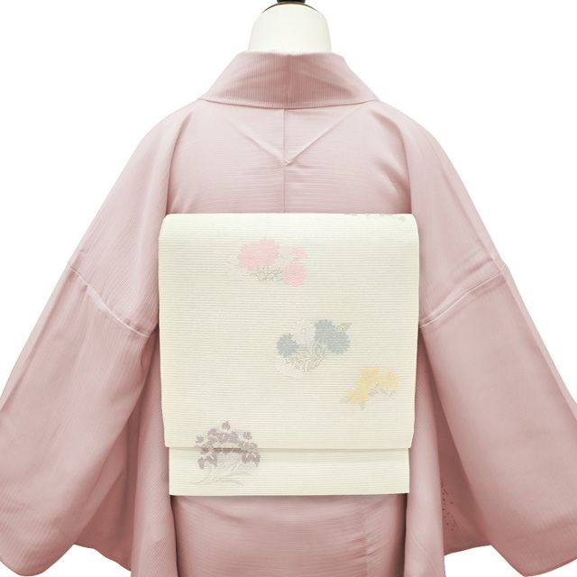 ⭐️ 新古品 夏物 名古屋帯 九寸 正絹 絽 京都 西陣 佐々木染織 オフホワイト 銀箔糸 菊 桔梗 菖蒲 萩 四季の花 絹芯仕立て 夏 セミフォーマル ～ カジュアル 夏帯 西陣織 なごや帯 仕立て上がり みやがわ sb54093