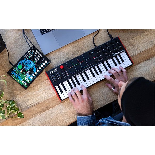 AKAIMPKミニキーボード AKAI Professionalが、豊富な接続端子を備えた37鍵USB MIDI