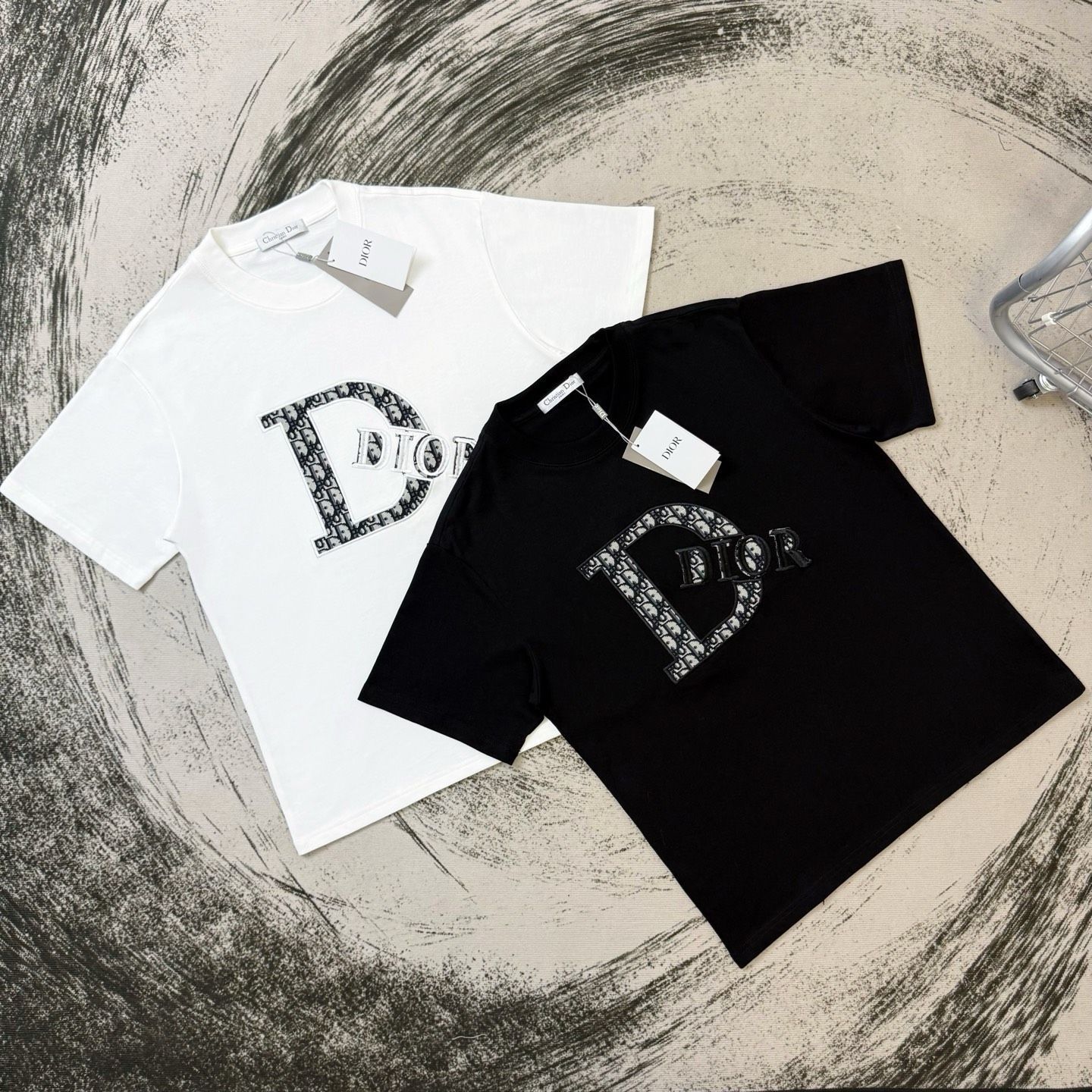 【シンプルでお洒落☆】Dior Tシャツ DIOR | Tシャツ |ウィメンズ｜ディオール公式オンラインブティック