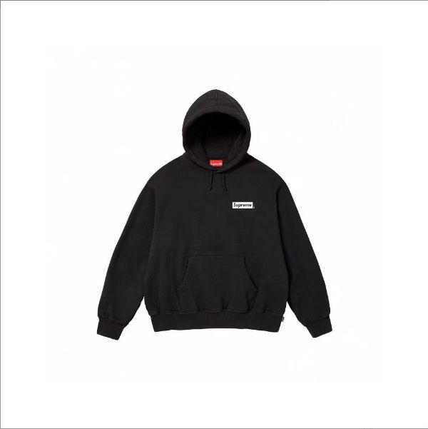 サイズが合わないので出品しますSupreme  パーカー　新品未使用