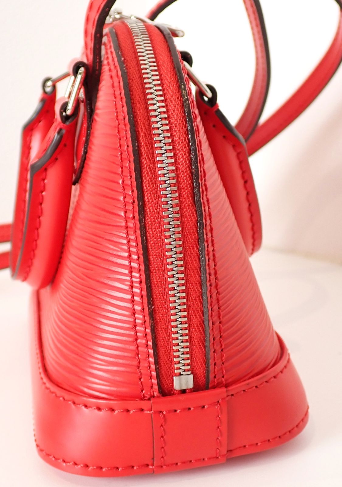 美品 LOUIS VUITTON(ルイヴィトン) ナノアルマ M50516 エピ レッド 