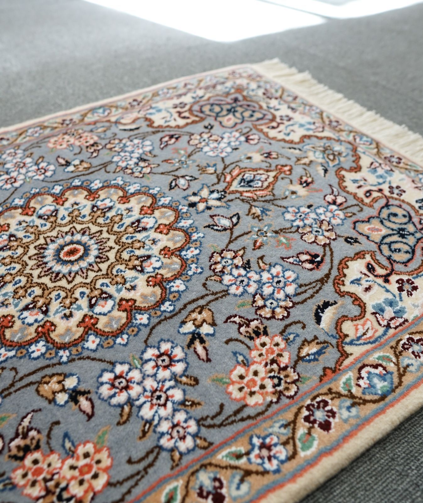 お買い得価格☆手織りウール100％ ナイン産ペルシャ絨毯 127cmｘ90cm 