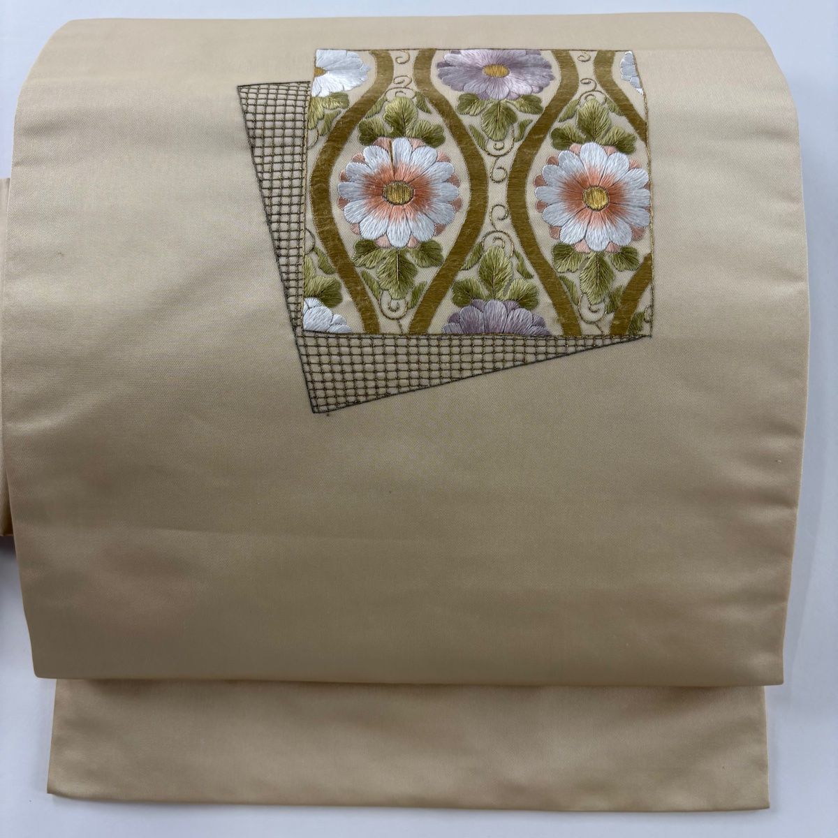 名古屋帯 秀品 菊唐草 立涌 刺繍 金糸 ベージュ 正絹 【中古
