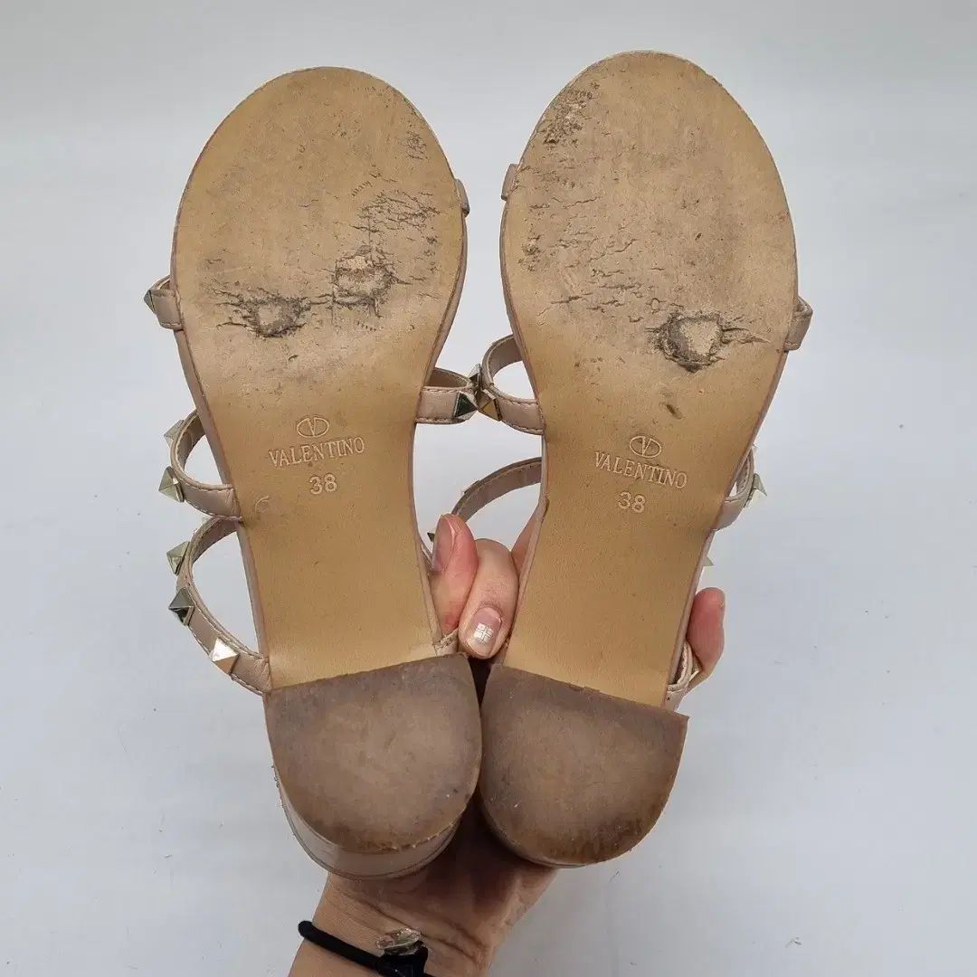 VALENTINO(ヴァレンティノ) ロックスタッズ スライド サンダル