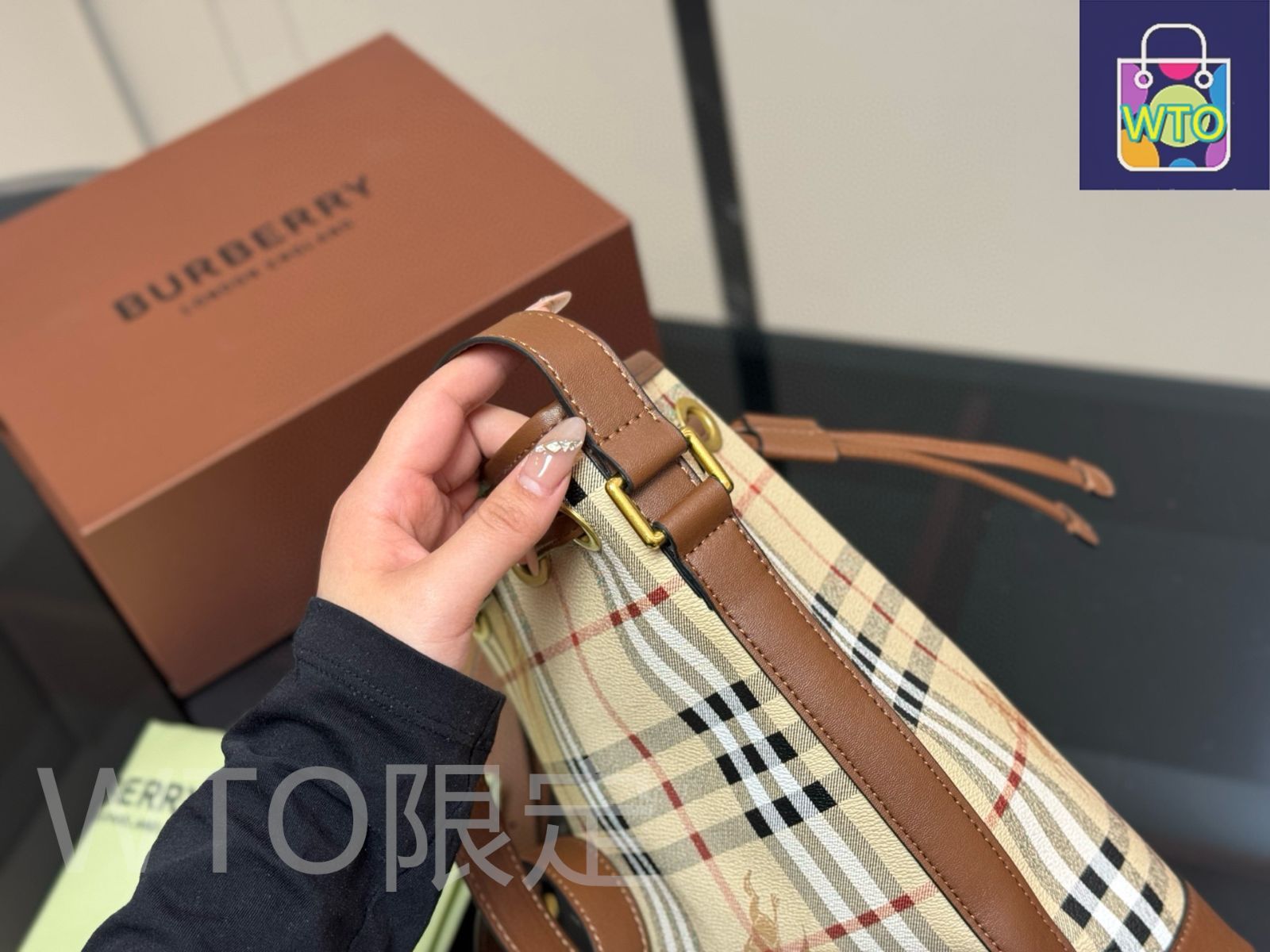 バーバリー　【1度のみ着用済み】 今日特価】Burberry バーバリー バケットバッグ マルチカラー