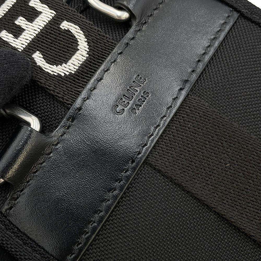 美品CELINE 10J212 トレッキング ショルダー フォンポーチナイロン. セリーヌ ショルダーバッグ トレッキング フォンポーチ ナイロン