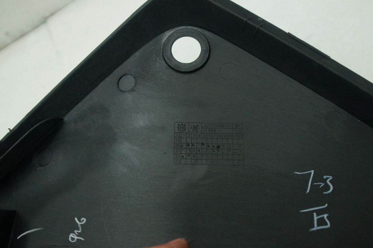 ハスクバーナ スヴァルトピレン401 純正サイドカウル 左 JU171040 黒 割れ無し BRIGHTFACE_UK