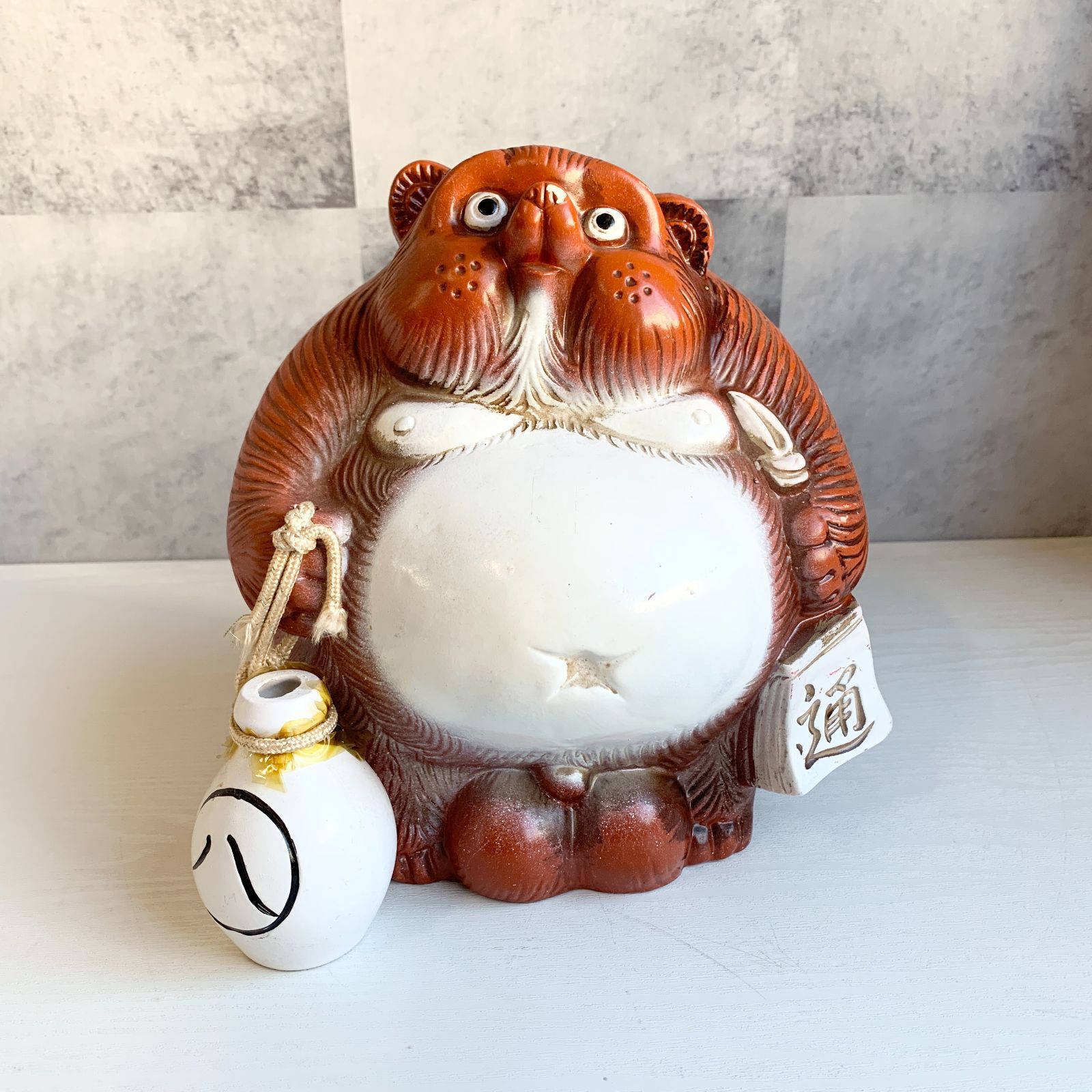 タヌキ 置物 赤茶色 陶器製 金運 民芸品 郷土玩具 めでたい 縁起物 
