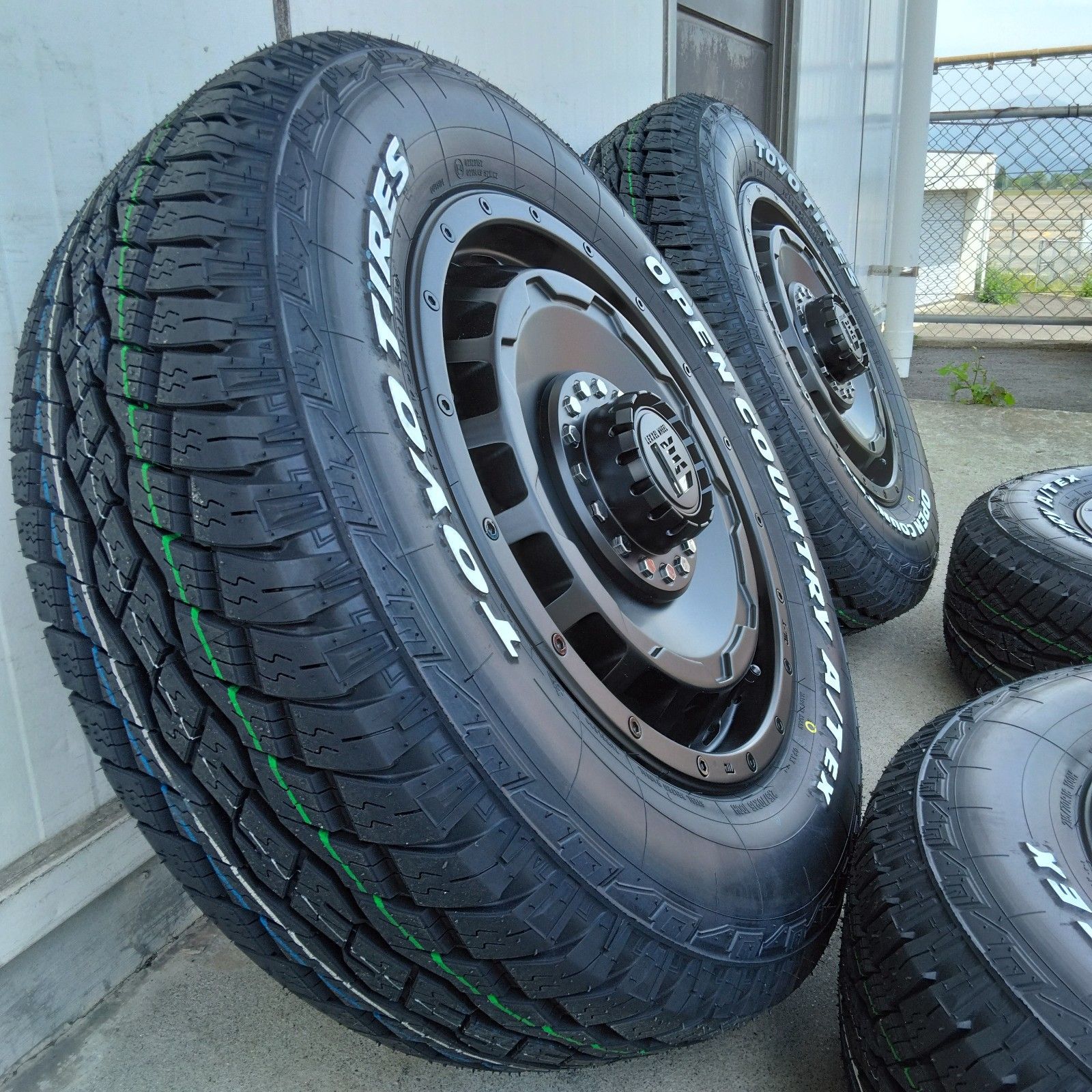 ヴェゼル タイヤホイールセット トーヨー オープンカントリー A/T EX 205/65R16 195/65R16 ホワイトレター LEXXEL  SwaGGer 16インチ - メルカリ