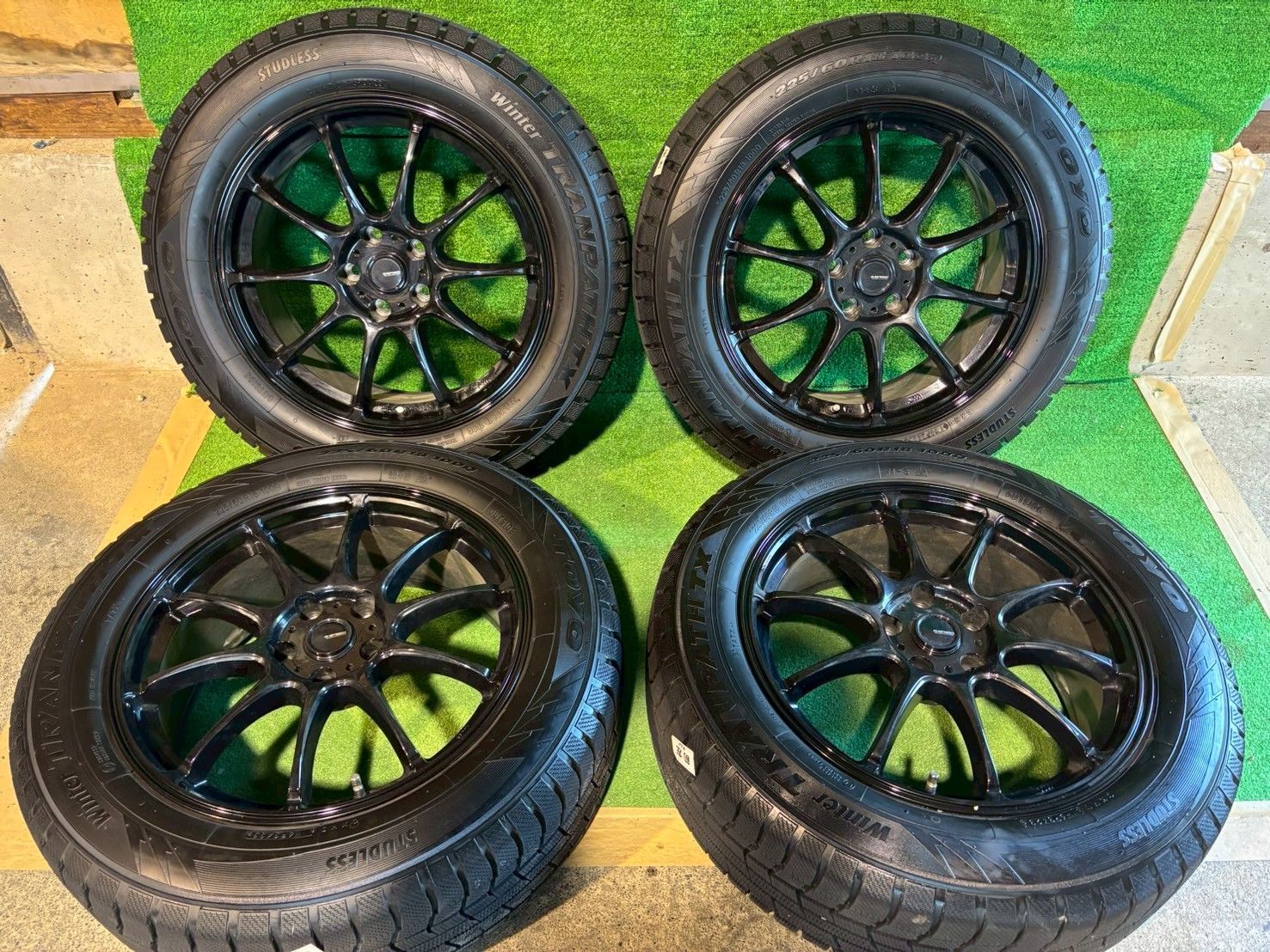トヨタ ハリアーハイブリッド AXUH80 スタッドレスタイヤホイールセット 225|60R18 み