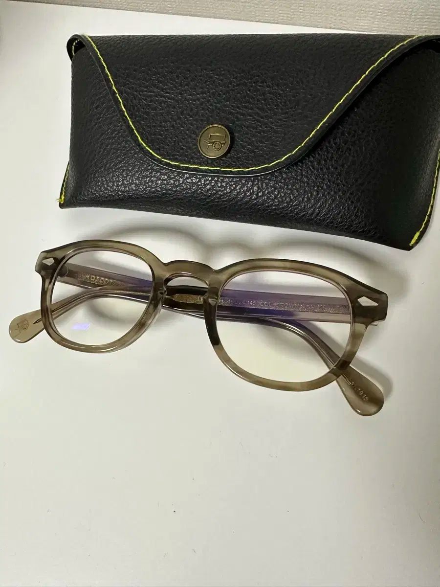 MOSCOT