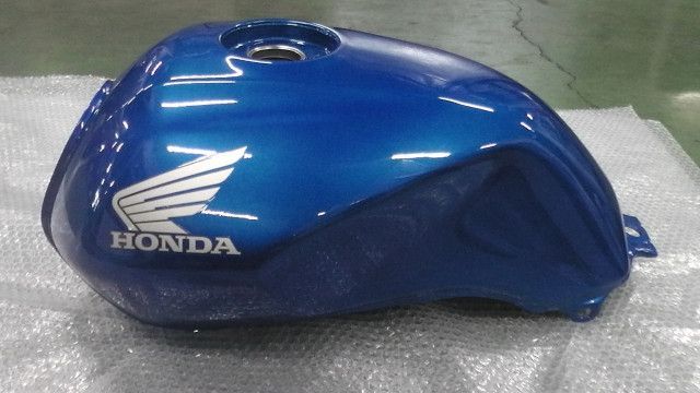 CB400SF HYPER VTEC NC42 の ガソリンタンク 2:#1678171842