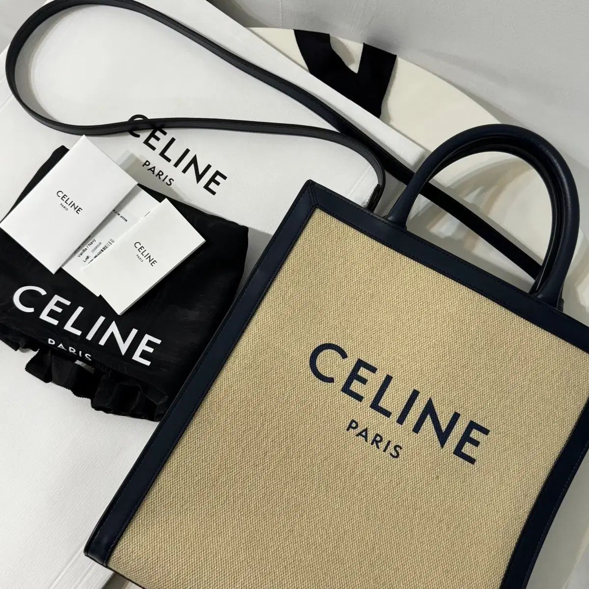 ほぼ Celine セリーヌ バーティカル カバスバッグ ミディアム