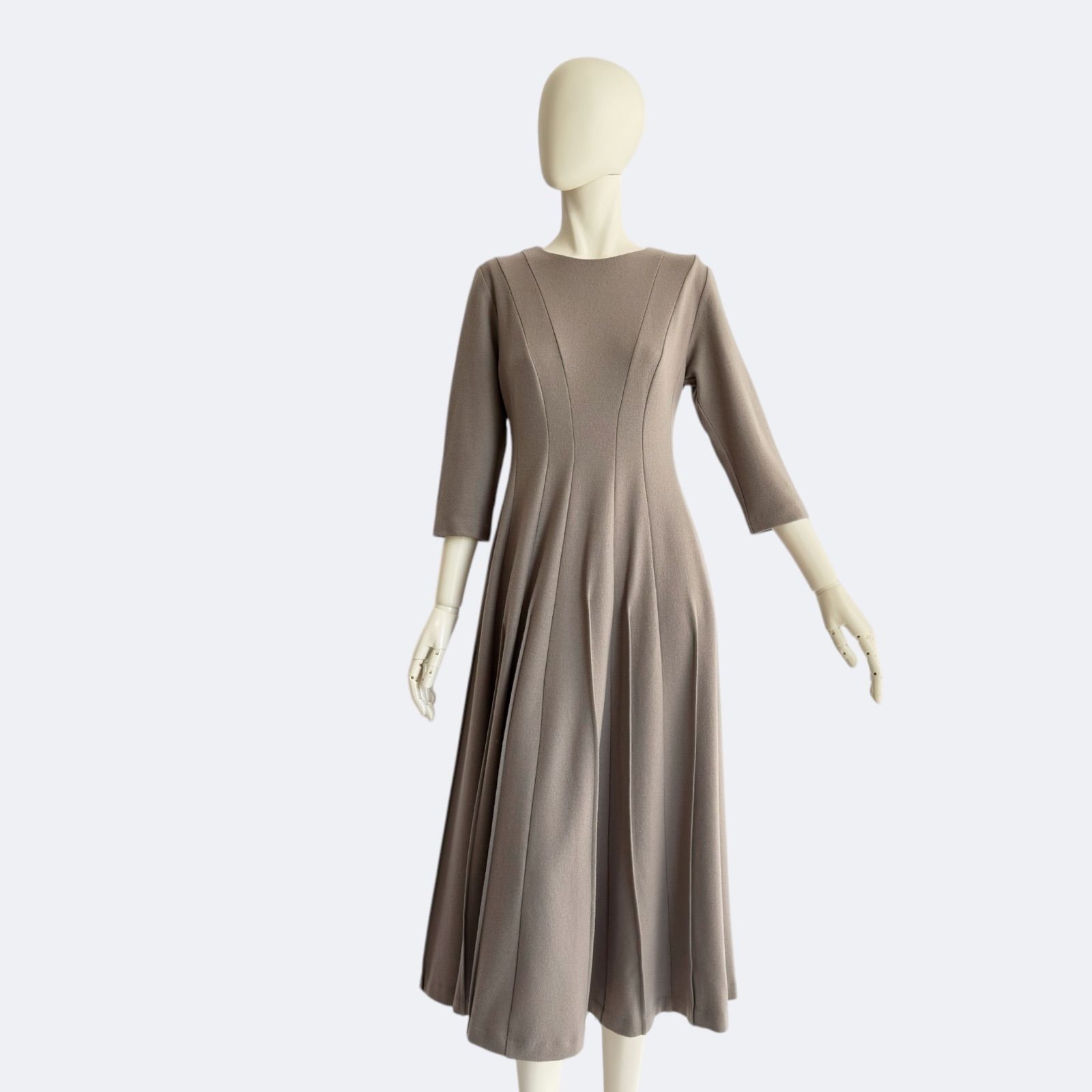 Sybilla シビラ ワンピース グレージュ 切り替えピンタックフレアドレス Sybilla シビラ ワンピース グレージュ 切り替えピンタックフレ