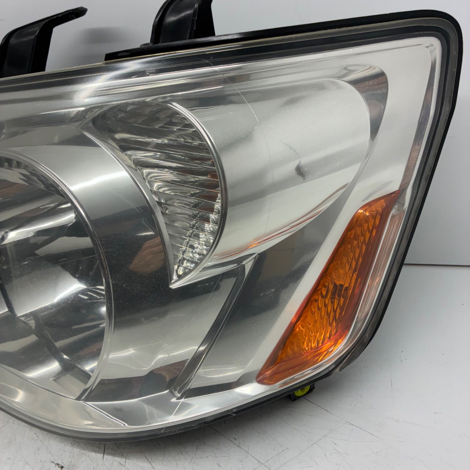 トヨタ ノア AZR60 AZR65 後期 HID ヘッドライト 左右 koito28-181