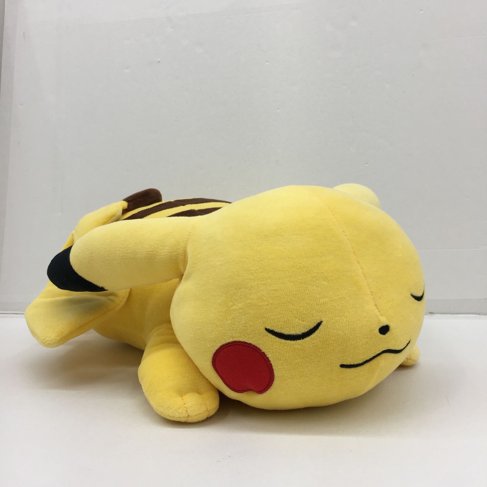 ポケモン ポケモンセンター ぬいぐるみ BIGサイズ すやすやピカチュウ ポケットモンスター 2015【M1805-003】 - メルカリ