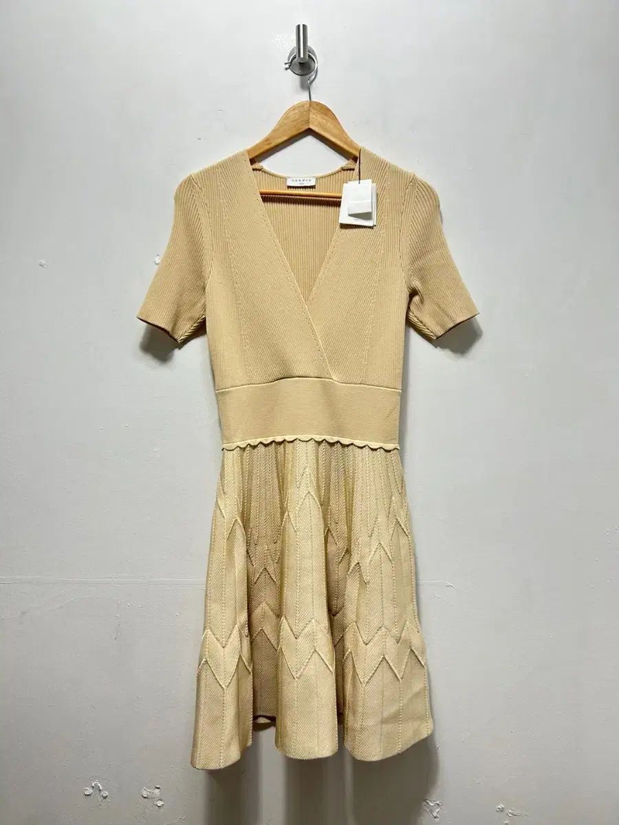 SANDRO(サンドロ) ベージュ ニット 半袖 ワンピース 新品 S