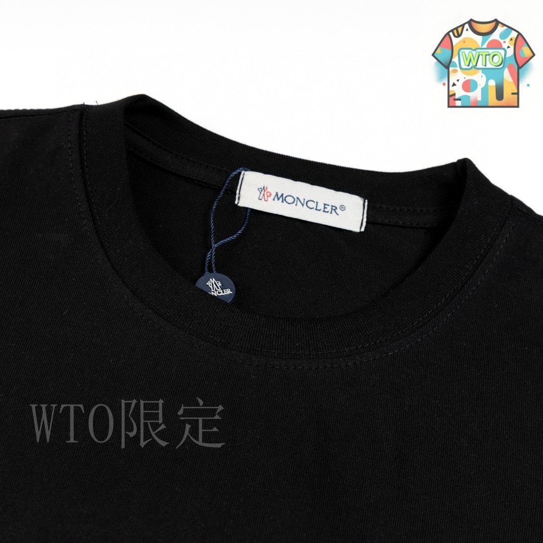 MONCLER 花柄 Mプリント Tシャツ　専用 今日特価】MONCLER カートゥーンロゴ 立体プリント T シャツ