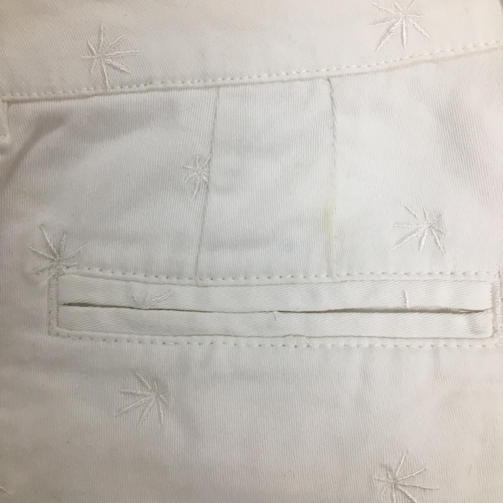 マークアンドロナ ショートパンツ 白 リーフ柄刺しゅう ストレッチ