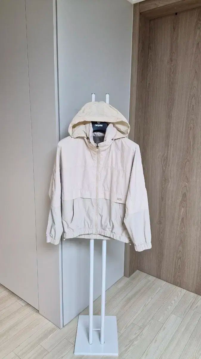 K2 レディース GORE-TEX₍ゴアテックス ベージュ ウィンドブレーカー フード ショートジャケット 95