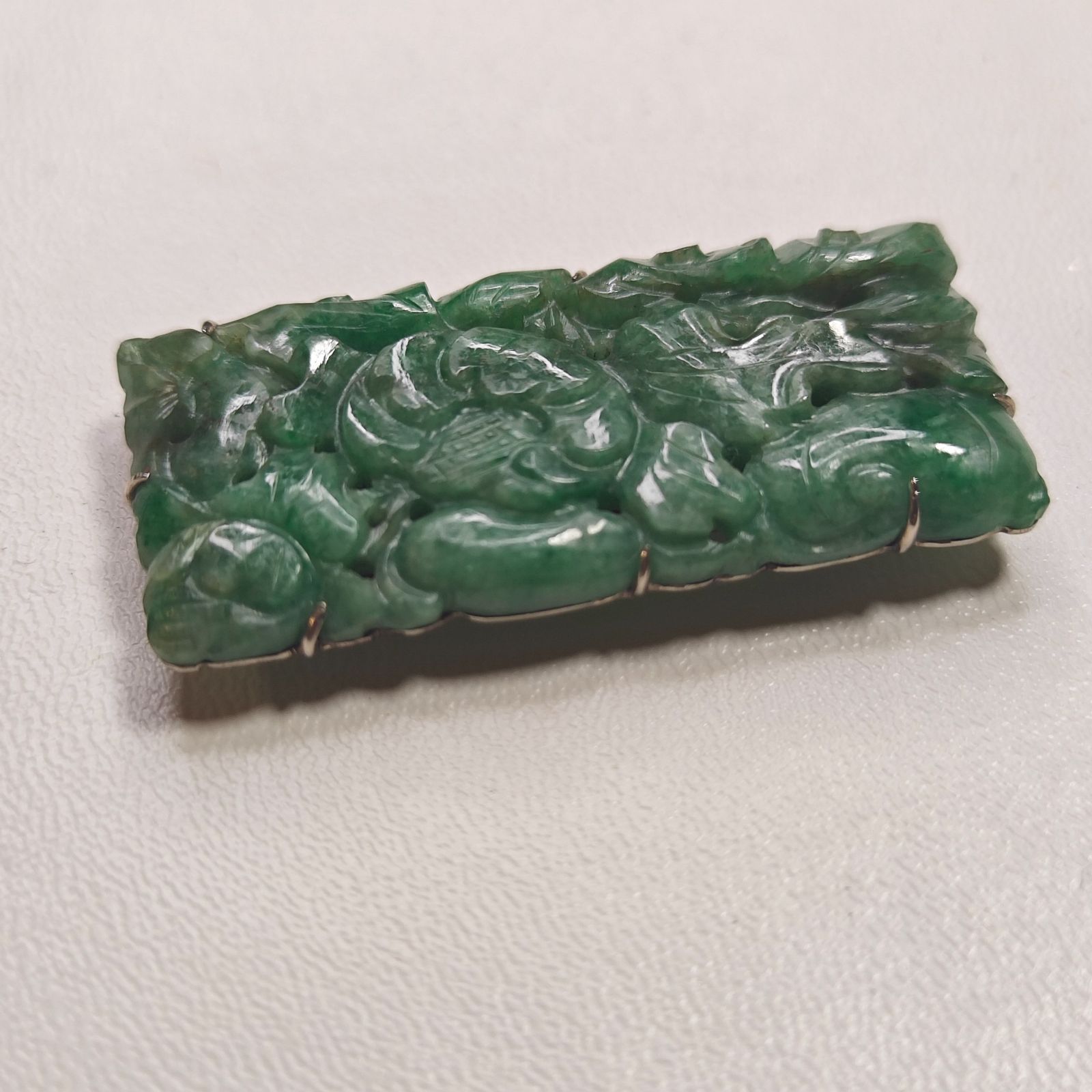翡翠 帯留 刻印有 k9 wg 作家不明 花デザイン