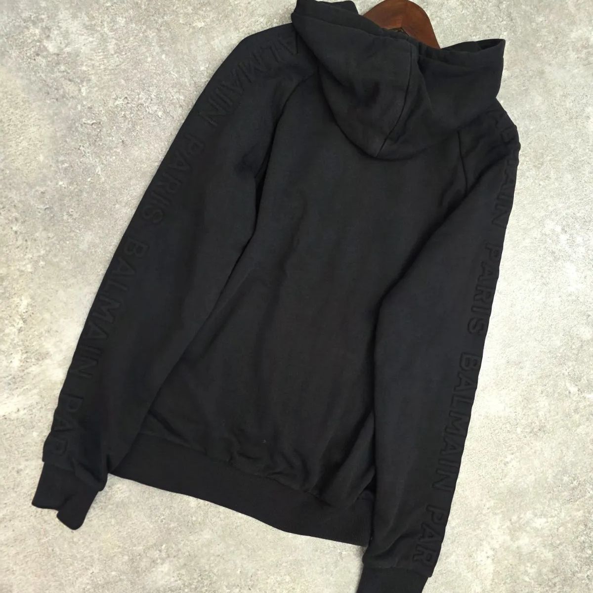 ☆ 美品 定価17万 BALMAIN バルマン ジップアップ パーカー エンボス  