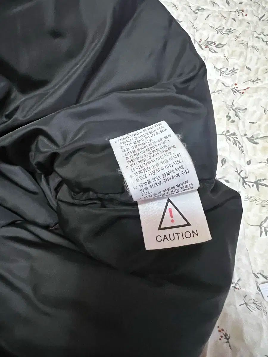 【ザノースフェイス】レディースＭダウンベスト【極美品】レッド×ブラック THE NORTH FACEのダウンベスト（レッド系）を使った人気
