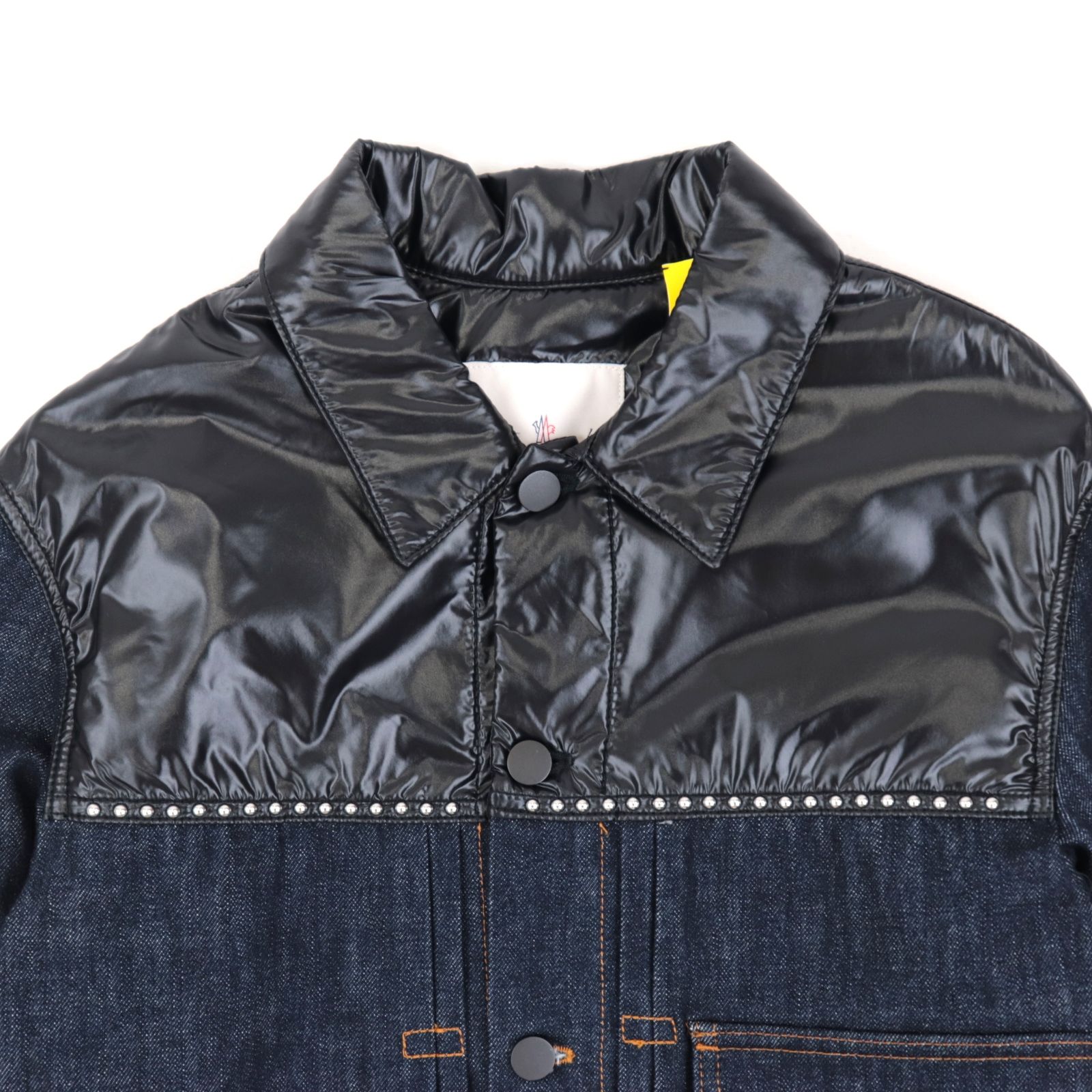 Moncler モンクレール　ナイロン素材の飾りが素敵なデニムジャケット Moncler モンクレール ナイロン素材の飾りが素敵なデニムジャケット