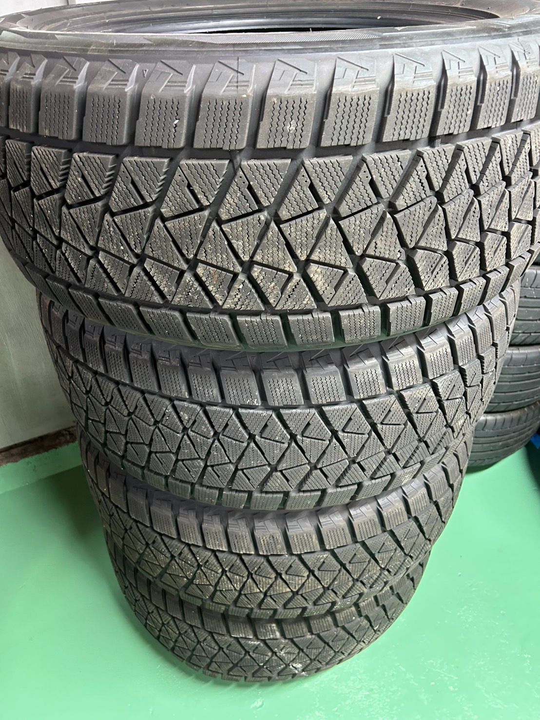 BRIDGESTONE BLIZZAK DM-V2 285 50R20 スタッドレスタイヤ 4本セット