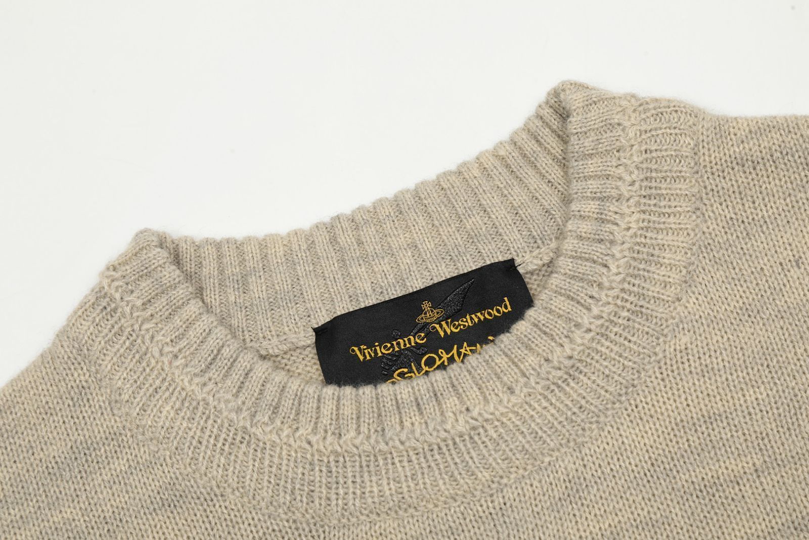 新品未使用vivienne westwood ベージュ ケーブルニット 本日限定特価】Vivienne Westwood レディース ニットセーター