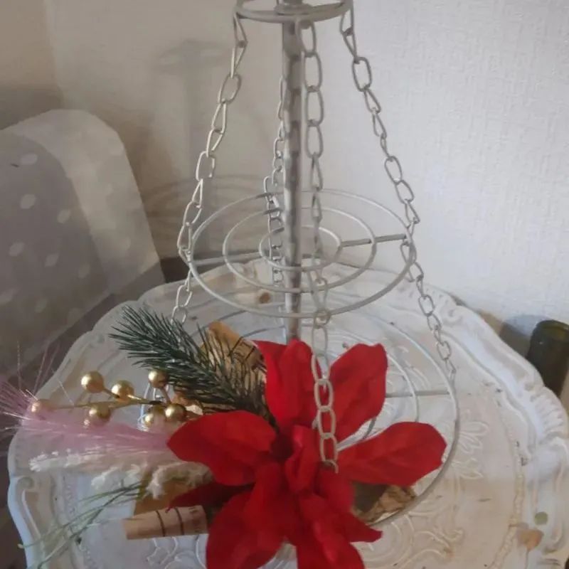 室内の客間のベランダは床につく式の北欧の鉄芸の置物台を飾ります。