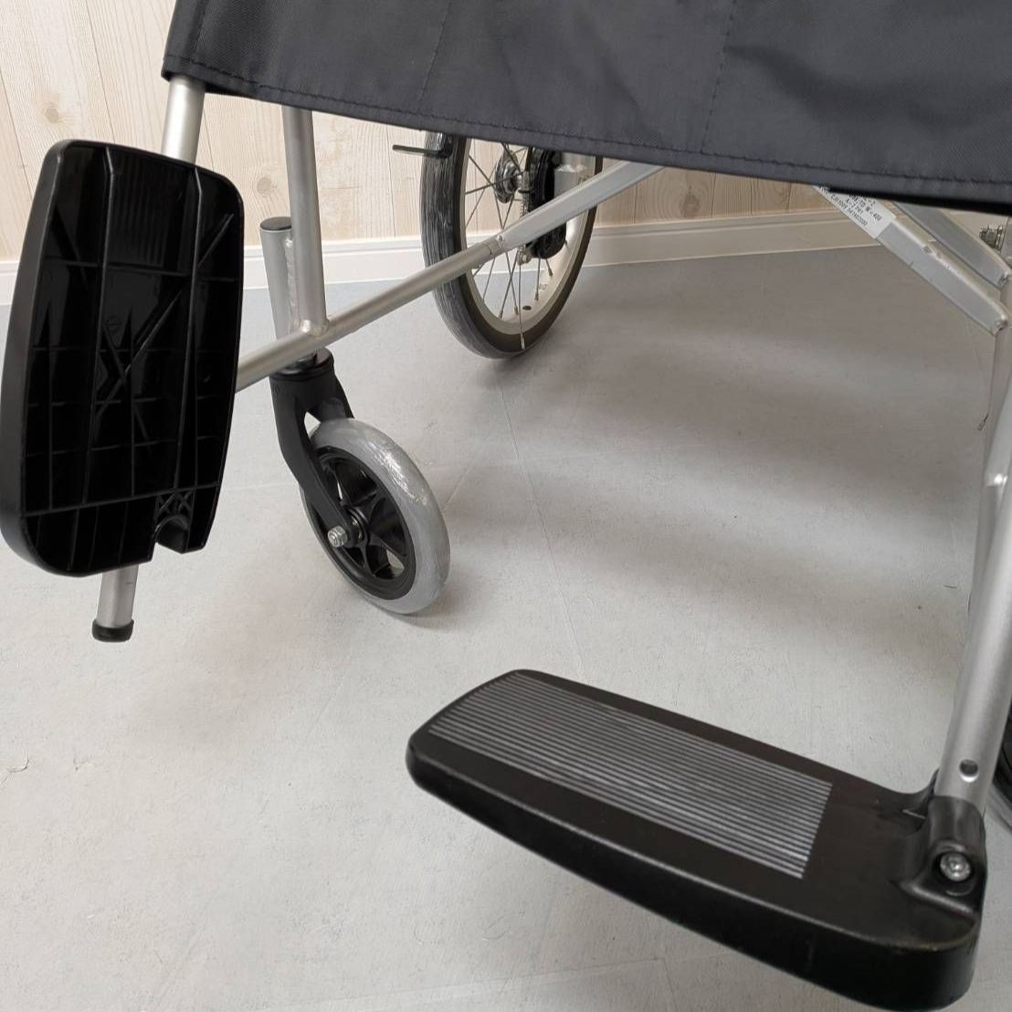  BAL-2 バルシリーズ 介助型 車椅子 シンプル ノーパンク 介護用品 介助用車椅子 車椅子