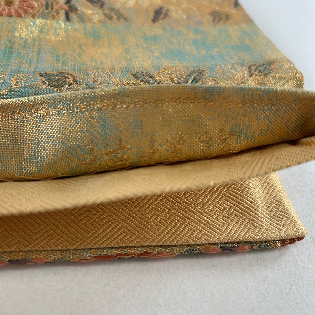 袋帯 秀品 正倉院 向かい鳥 草花 刺繍 金糸 薄緑 六通 正絹 袋帯 秀品 正倉院 向かい鳥 草花 刺繍 金糸 薄緑 六通 正絹